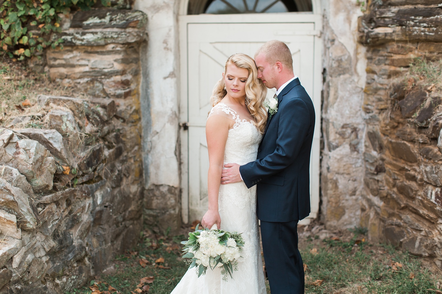 Philander Knox Estate at Valley Forge Wedding Photography | Fall Wedding Inspiration | Laura and Chris
