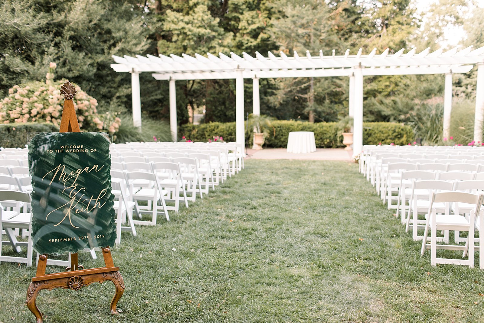 Knowlton Mansion wedding ceremony on lawn 