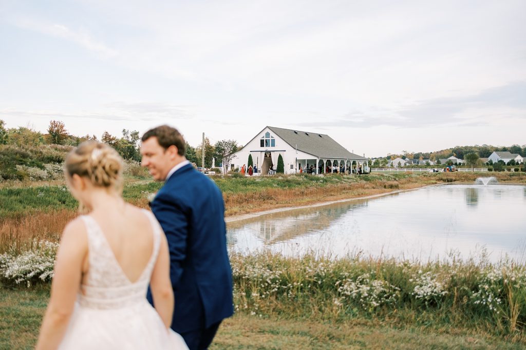 white barn wedding pictures