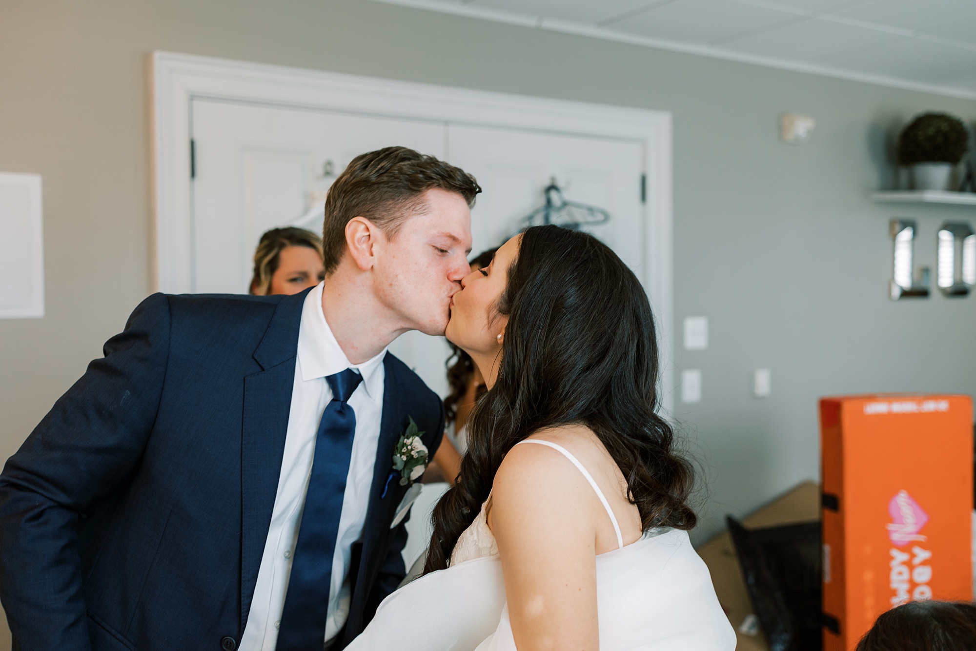 newlyweds kiss during cocktail hour 