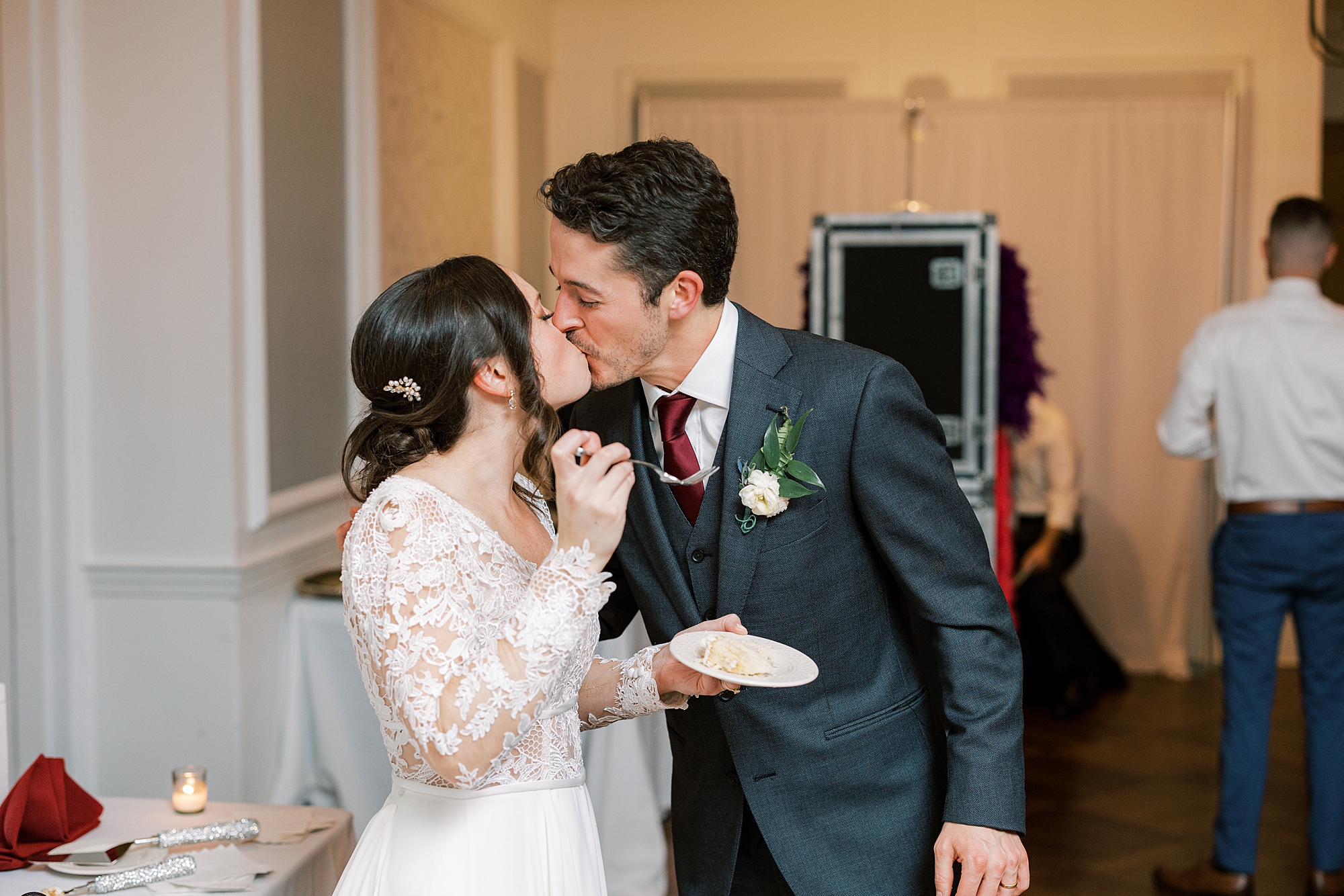 newlyweds kiss after cake cutting