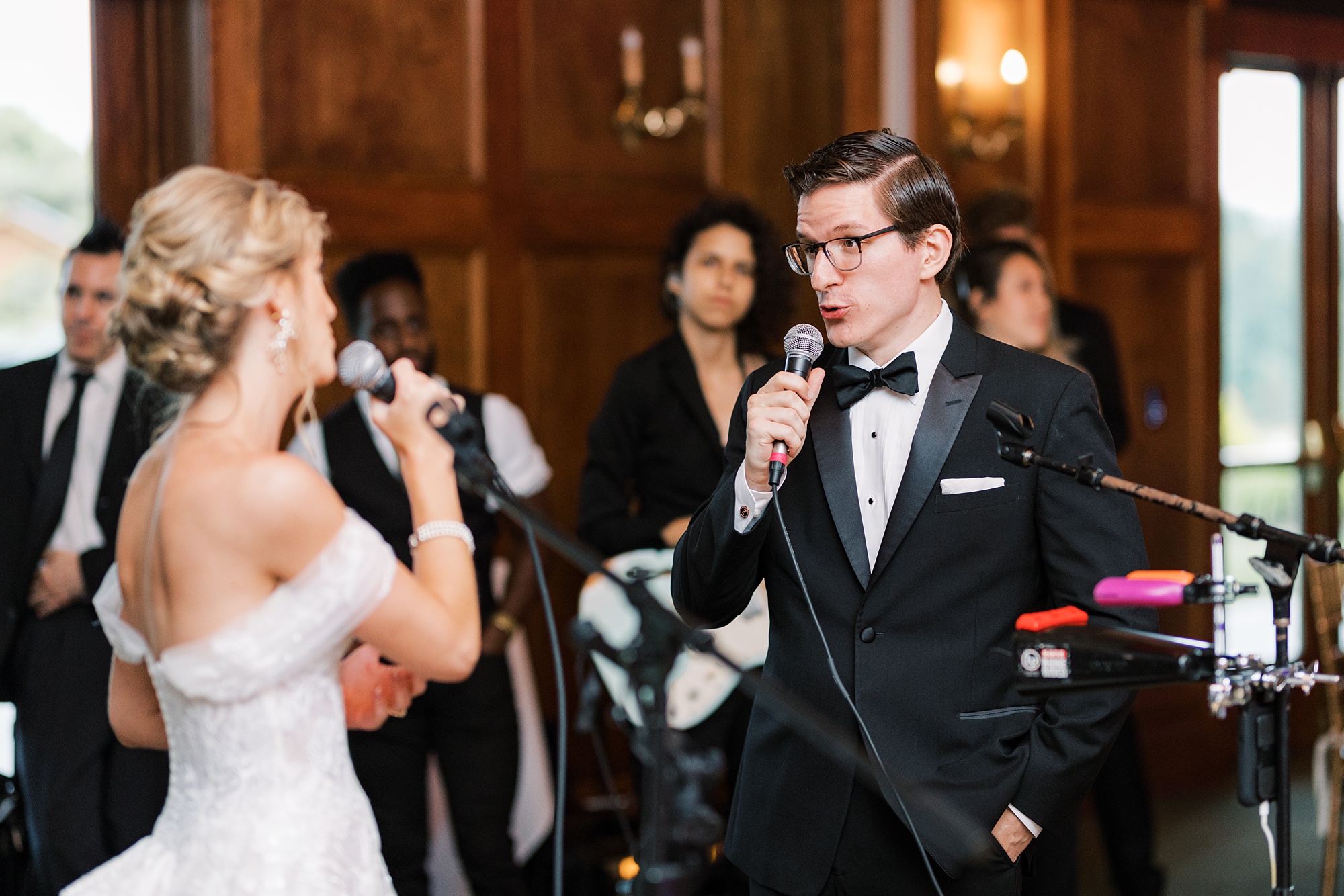 bride and groom sing together during Skytop PA wedding reception